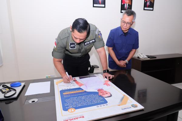 Pastikan Layanan Kementerian ATR/BPN Selalu Hadir, Menteri AHY Tinjau Layanan Ta...