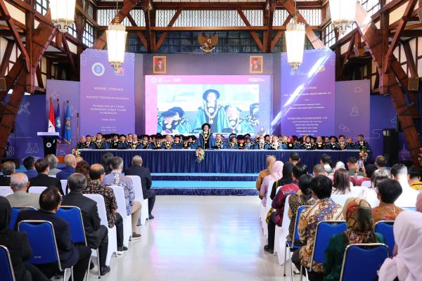 Sekjen Kementerian ATR/BPN Terima Penghargaan Ganesa Widya Jasa Adiutama 2024