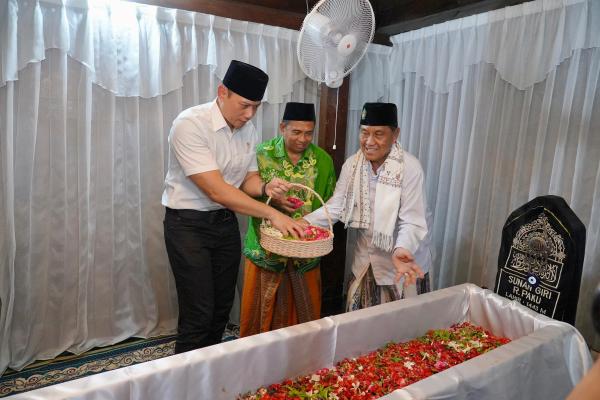 Kunjungi Pemakaman Sunan Giri di Gresik, Menteri AHY: Sertipikat Tanah Wakaf Har...
