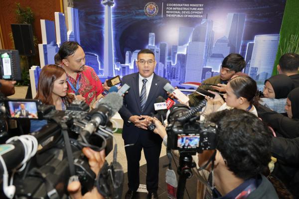Jadi Keynote Speaker ICI 2025, Wamen Ossy Sebut Tata Ruang Terpadu sebagai Dasar...