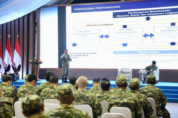 Berikan Pembekalan bagi Kepala Daerah di Magelang Retreat, Menteri Nusron Soroti...