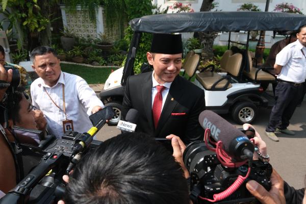 Hadiri Pelantikan Pejabat Negara RI, Menteri AHY Harapkan Transisi Kepemimpinan...