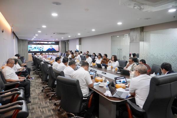 Pimpin Rapim di Sela-sela Kunker di Kota Bekasi, Menteri AHY Pastikan Seluruh Ja...