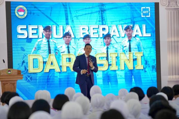 Hadir di SMA Taruna Nusantara sebagai Alumni, Menteri AHY Motivasi Siswa untuk M...